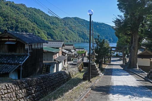 滋賀・長浜市 菅浦 須賀神社と琵琶湖 須賀神社,琵琶湖,淳仁天皇の写真素材