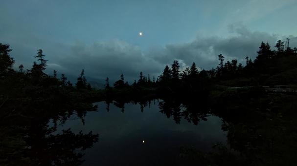 暮れ行く鏡池 暮れ行く鏡池の写真