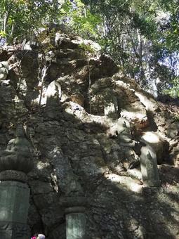 秋の天覧山・山道の石仏(埼玉県・飯能市) 秋の天覧山・山道の石仏(埼玉県・飯能市) 秋,天覧山,石仏の写真素材