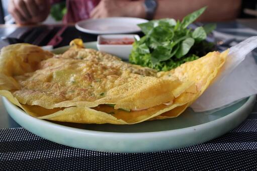 バインセオののったお皿のアップ バインセオ,のった,お皿の写真素材