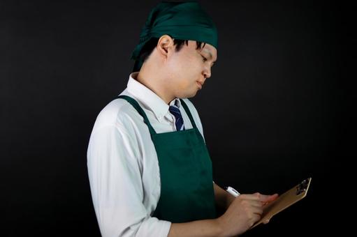 緑のエプロンの男性 緑のエプロンの男性の写真