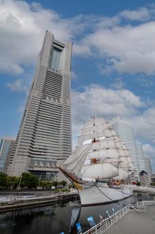帆をいっぱいに張った帆船日本丸3 帆をいっぱいに張った帆船日本丸3 帆船,総帆展帆,帆の写真素材