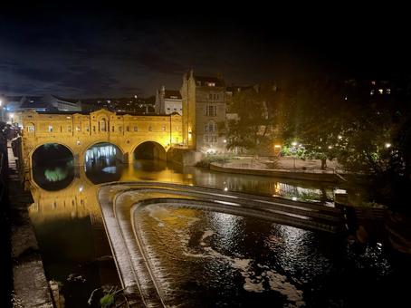 パルトニーブリッジ　夜 バース,建物,教会の写真素材