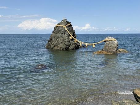光の中の夫婦岩 光の中の夫婦岩 夫婦岩,伊勢,海の写真素材