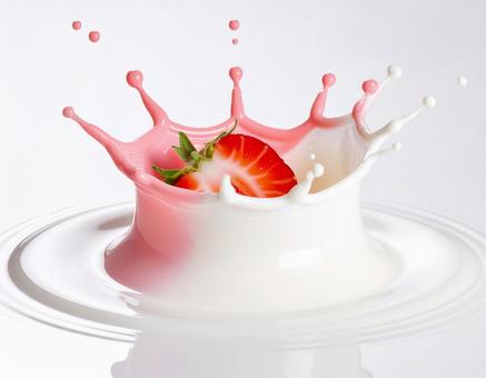 イチゴミルクのミルククラウン イチゴミルクのミルククラウンの写真