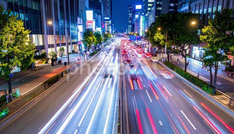 夜の都会 テールランプ,ネオン,繁華街の写真素材