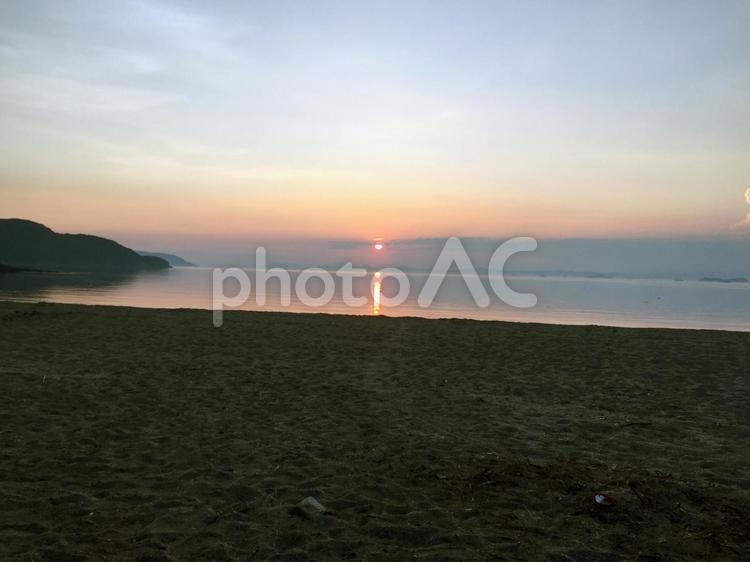 砂浜の夕暮れ11 夕日,砂浜,海岸の写真素材