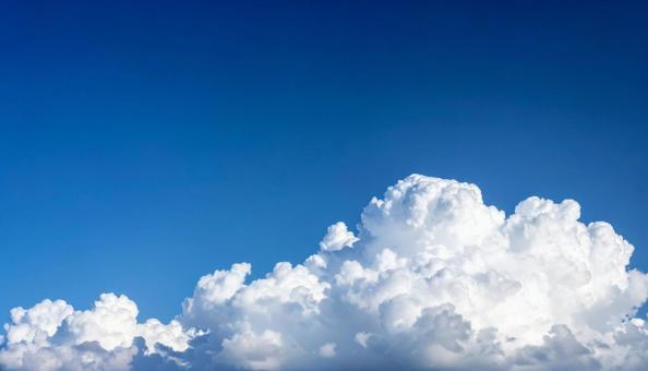 青い空に広がる白い雲 青い空に広がる白い雲の写真