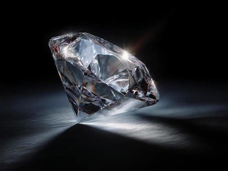 孤高の輝きを湛えるダイヤモンドの写真