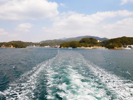船が起こす波 船が起こす波の写真