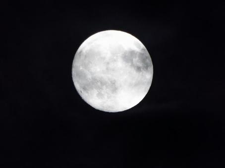 中秋の名月 夜空に輝く満月☺︎ 中秋の名月 夜空に輝く満月☺︎ 中秋の名月,満月,月の写真素材