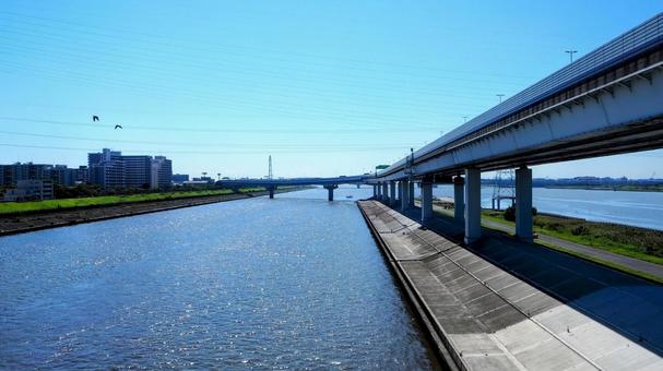 初秋の荒川・河口近く(東京都・江戸川区) 初秋の荒川・河口近く(東京都・江戸川区) 初秋,荒川,秋晴れの写真素材