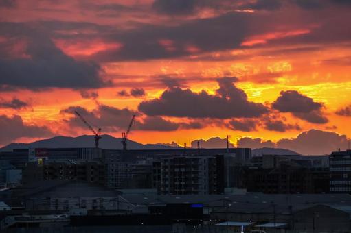 秋の夕暮れに佇む福岡空港 秋,夕暮れ,綺麗の写真素材