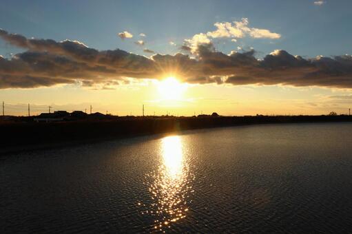 水面に写る夕焼け　3の写真