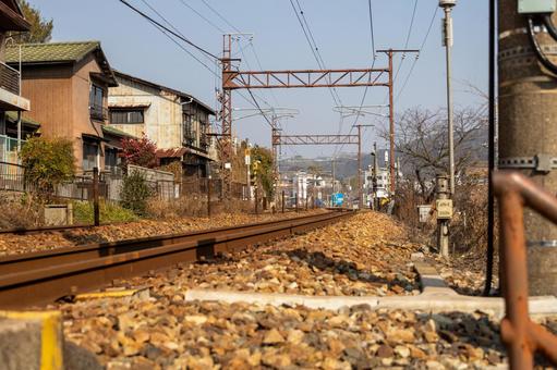 踏切から見える複線の線路1 踏切から見える複線の線路1 鉄道,踏切,線路の写真素材