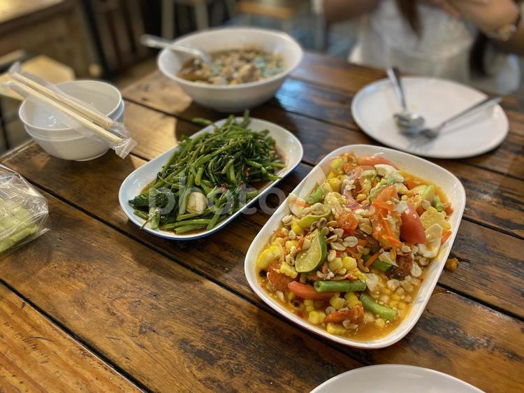 タイ料理(空心菜とソムタム) タイ,タイ料理,タイ飯の写真素材