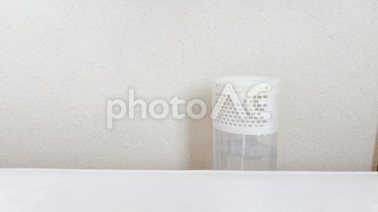 部屋に消臭剤を置く 消臭剤,芳香剤,脱臭の写真素材
