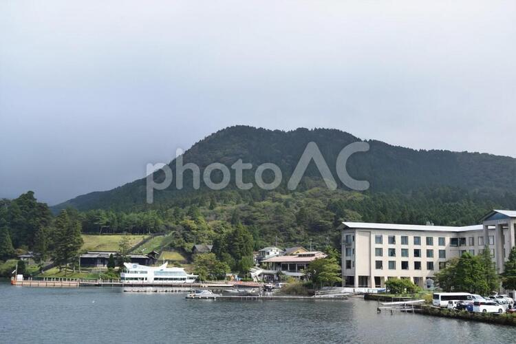空と山と湖と12 水域,湖,雲の写真素材