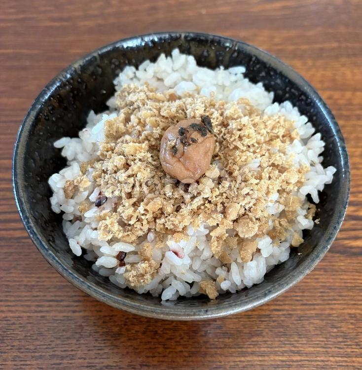 古代米にさばフレークとかつお梅の茶碗飯 茶碗飯,古代米,ご飯の写真素材
