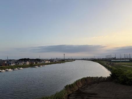 川と夕日 川と夕日の写真