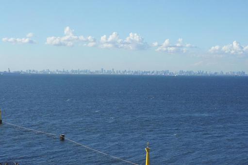 海から見る東京 海,空,雲の写真素材