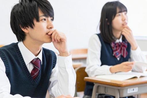 授業を受ける高校生 授業を受ける高校生の写真