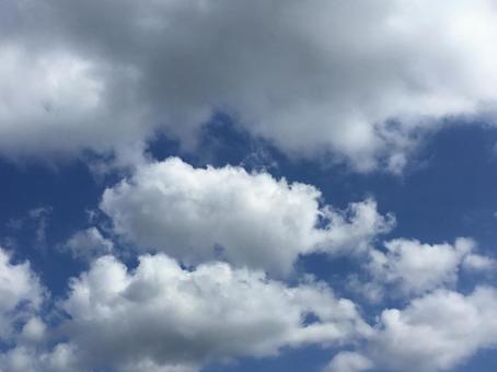 もふもふした雲 もふもふした雲の写真