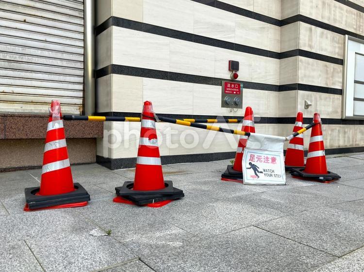 足元注意　カラーコーン カラーコーン,コーン,円錐の写真素材