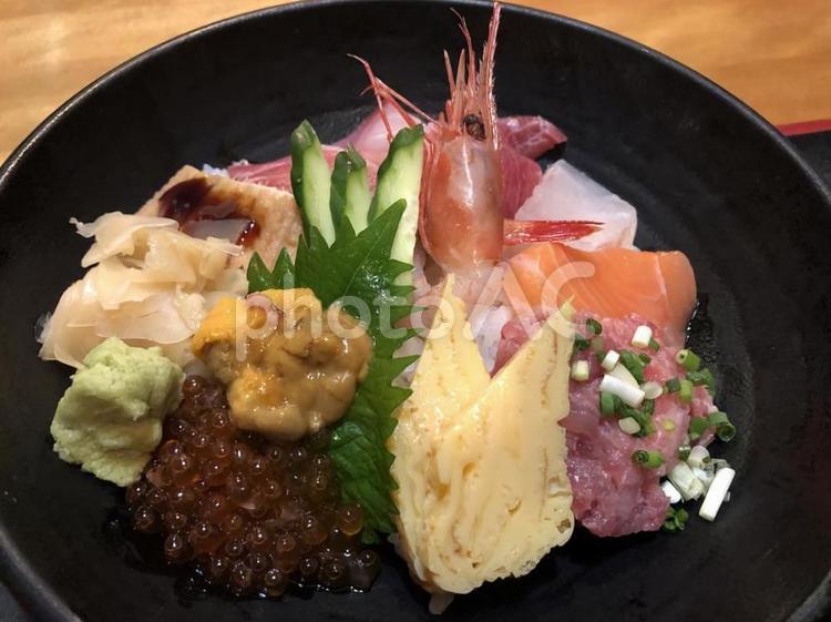 具だくさんの海鮮丼 海鮮,さしみ,刺し身の写真素材