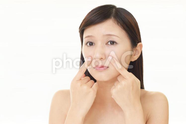 法令線が気になる女性 女性,女,エステの写真素材