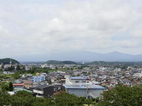 白河市街地と東北新幹線高架橋及び那須連山 白河市街地と東北新幹線高架橋及び那須連山の写真