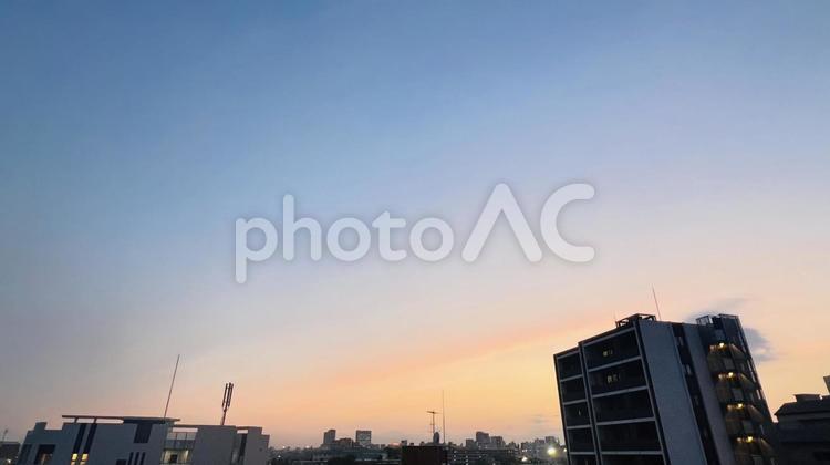都会の夕暮れ 都会,夕暮れ,夕焼けの写真素材