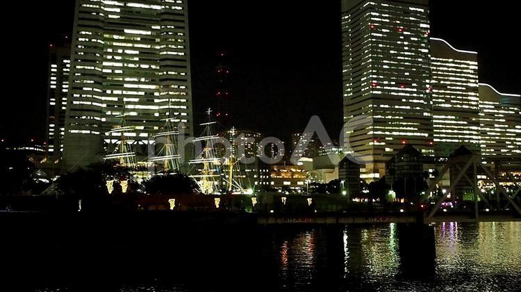 橫浜みなとみらい21の夜景（橫浜市） 夜景,みなとみらい,街灯りの写真素材