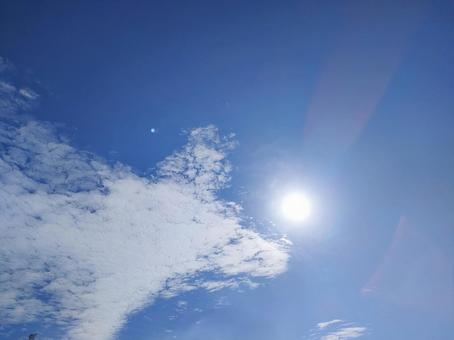 秋空と朝の光 秋空と朝の光の写真
