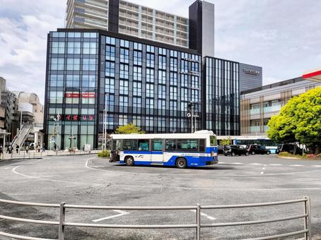 JR成田駅東口バスターミナルと駅前ビル JR成田駅東口バスターミナルと駅前ビル 成田駅,バスターミナル,バスロータリーの写真素材