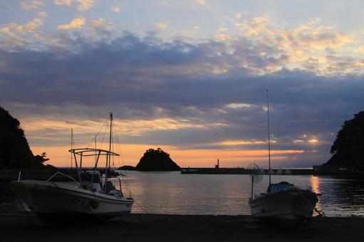 A beautiful sunset seen beyond Nishina Port, JPG A beautiful sunset seen beyond Nishina Port, JPG