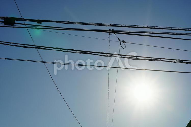 電線と太陽の風景　１ 電線,太陽,空の写真素材