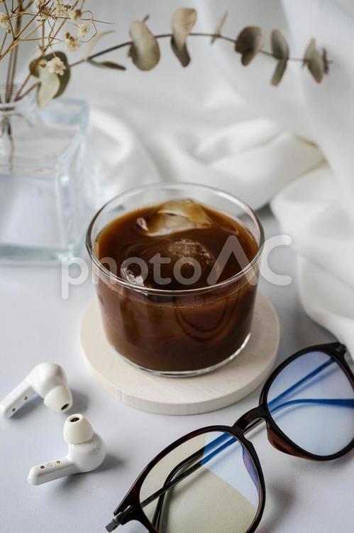 アイスコーヒーとオシャレな背景 カフェ,コーヒー,アイスコーヒーの写真素材