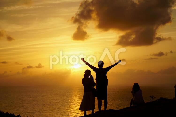 御神岬の夕焼け 御神岬,石垣島,沖縄の写真素材