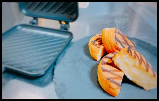 大判焼きとホットサンドメーカー 大判焼き,ホットサンドメーカー,回転焼きの写真素材