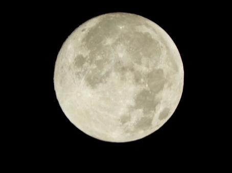 2025年10月6日の月4 2025年10月6日の月4 月,中秋の名月,十五夜の写真素材