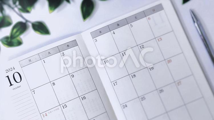 2024年10月手帳のカレンダーとペン 10月,カレンダー,手帳の写真素材