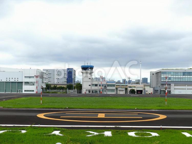 東京都東京ヘリポート管制塔と滑走路 東京ヘリポート,陸上ヘリポート,飛行場の写真素材