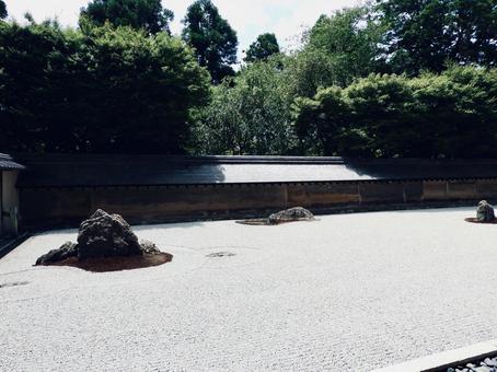 京都龍安寺方丈庭園2 京都龍安寺方丈庭園2 龍安寺,石庭,枯山水の写真素材