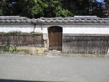 古風な扉のある風景 古風な扉のある風景 扉,住宅,古風の写真素材