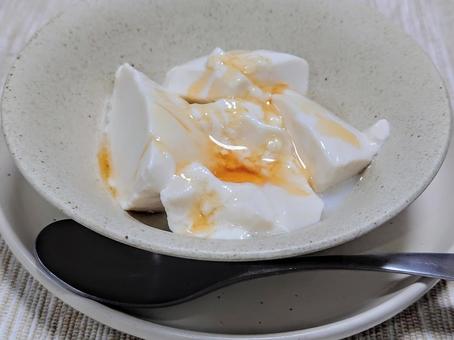 豆乳ヨーグルト はちみつ掛け 豆乳ヨーグルト はちみつ掛け 豆乳ヨーグルト,蜂蜜,乳酸菌の写真素材