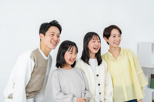 家族四人ポートレート 家族四人ポートレート 家族,ファミリー,親子の写真素材