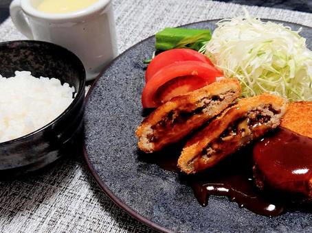 定食 ミンチカツとコロッケ 定食 ミンチカツとコロッケ 食事,ごはん,定食の写真素材