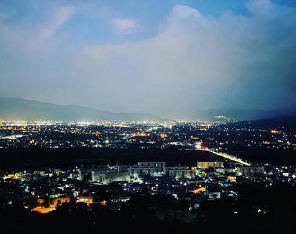 夜の山からの街並みの写真
