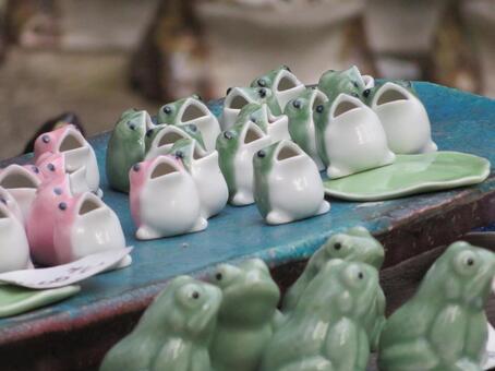 カエルの置き物の大合唱 置き物,カエル,蛙の写真素材